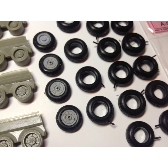 EQG72200SP Equipage 1//72 Rubber Wheels for Ilyushin Il-76 Candid Heavy Transport
